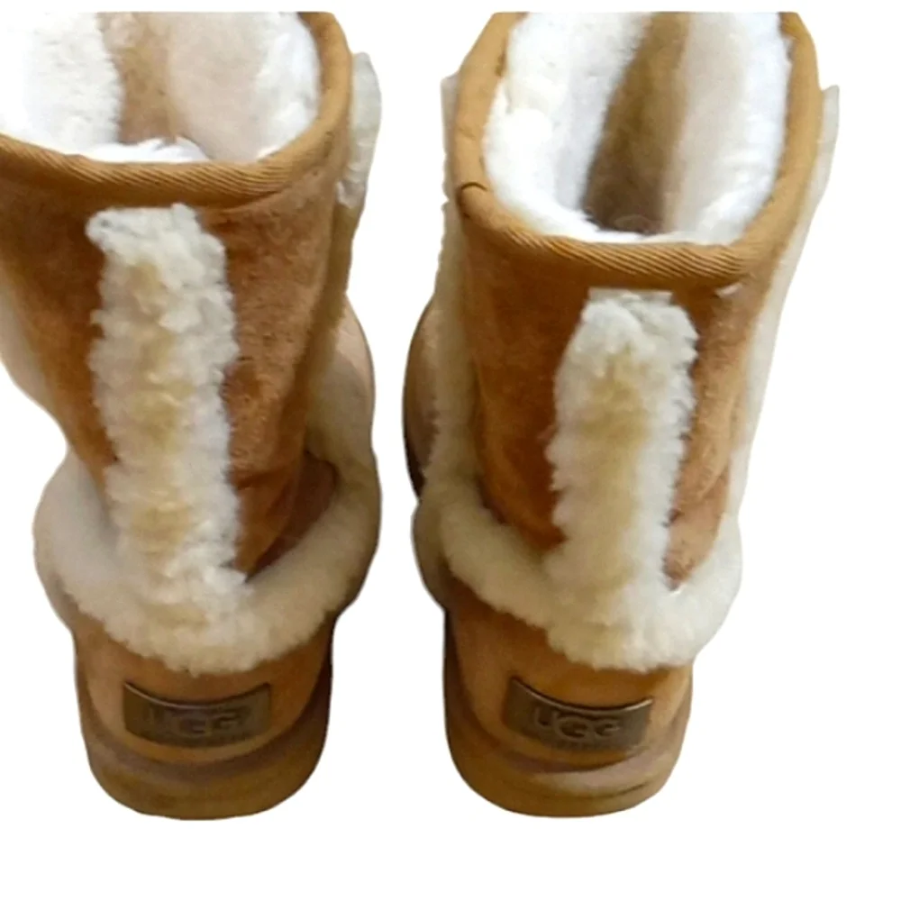UGG Carter Chestnut Suede Boots Exposed Sheepskin Trim Size 6